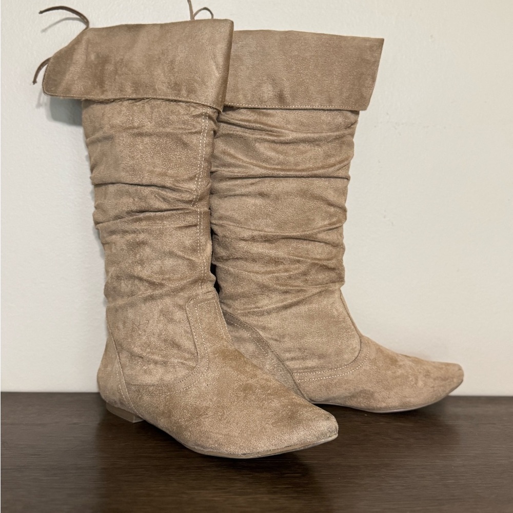 Women's Tan Suede Boots